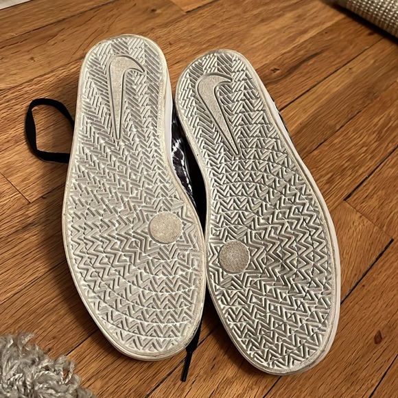 Nike Tie-dye Sneakers - Picture 4 of 5